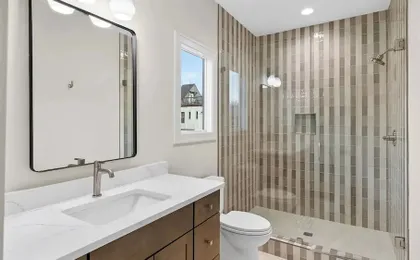 The Lodge & Girls Night Out by Avantstay Sleeps 24 2 Homes Hot Tub + Rooftop Lounge + Karaoke Near Downtown