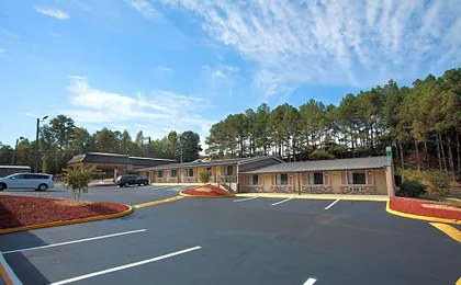 Travelodge by Wyndham Macon West