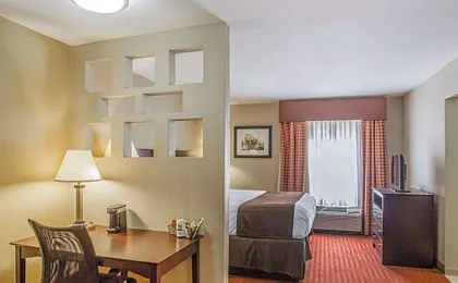 Quality Suites Nashville Airport