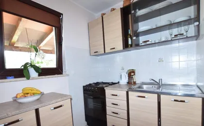 Lovable Apartment, Pool with Deckchairs, Fenced Garden with Grill, Wifi And Airco