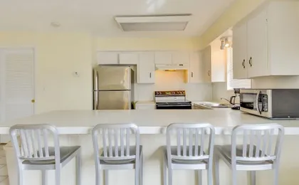 Upper Deck Hotel and Bar - Adults Only