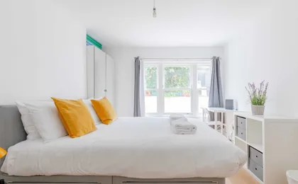 Homely 2BD Flat W/private Patio Near Maida Vale!
