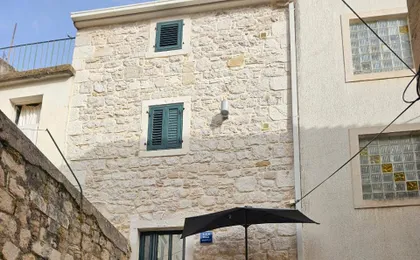Apartments by the Sea Makarska - 21443