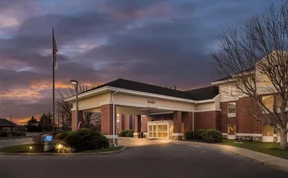 Hampton Inn & Suites Newtown (H)
