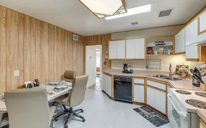 Near Route 66, Family Fun & Lakes! Williams Home