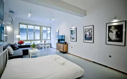 The Old Tailor Factory White Room