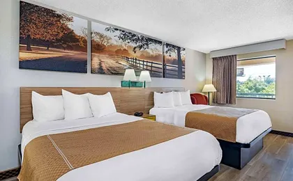 Days Inn by Wyndham Macon I-475