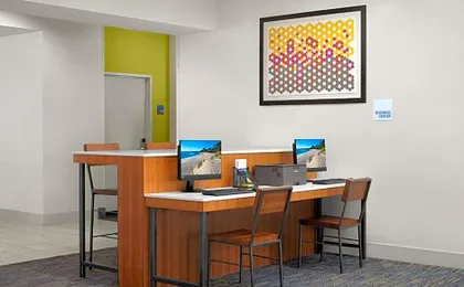 Holiday Inn Express Hotel & Suites Marina By IHG