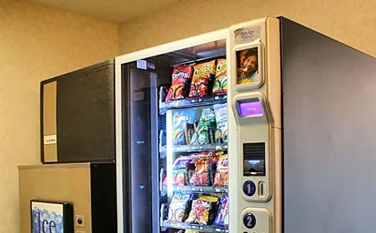 Ten Pin Inn & Suites