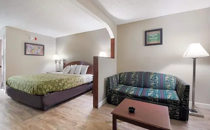 Econo Lodge Inn & Suites Knoxville East