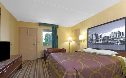 Super 8 by Wyndham Wapakoneta