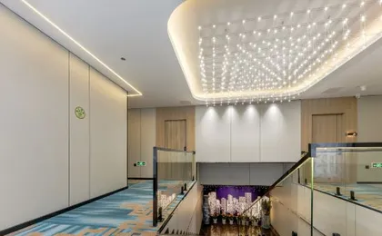 NanJin Light Luxury Hotel