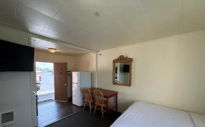 Lakeside Motel