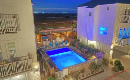 Southern Cross by Avantstay Steps to the Beach, Pool, Fire Pit & Direct Boardwalk Access