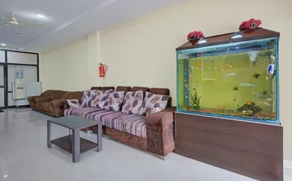 Iroomz Hotel Sweekar Suites
