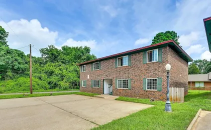 The Homestead Luxury Cozy 2BR Apartment in Nacogdoches Near SFA University and Downtown Pet Friendly Business Ready Extended Stays Welcome With Self Check In High Speed Wifi Full Kitchen In Unit Laundry Private Parking and Quiet Comfort