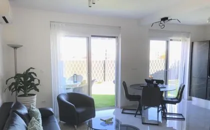 Hedonist-Luxury 2 bedroom apartment with private HOT TUB, garden and free parking