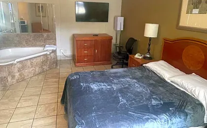 Budgetel Inn and Suites - Louisville