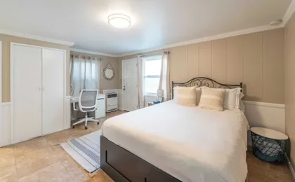 Coastal Bayside Condo Walkable to Sand & Surf