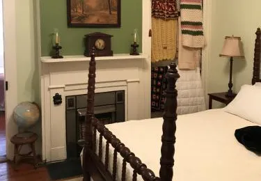 Riverboat Bed & Breakfast