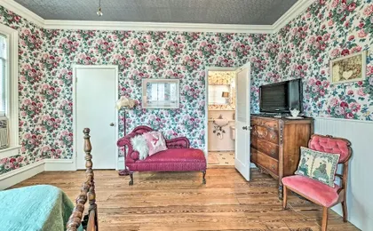 The Lilly House: Historic Glen Rose Home w/ Porch!