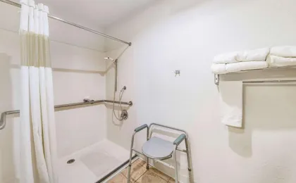 Travelodge by Wyndham Decatur Tx