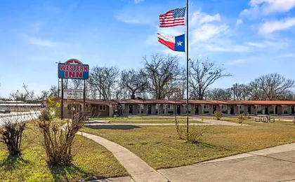 Western Inn by Capital O Cleburne TX