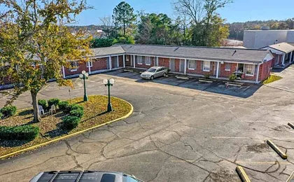Adams Inn