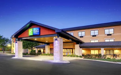 Holiday Inn Express & Suites Aurora - Naperville