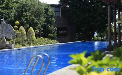 Dali Ancient City • Country Inn & Suites by Radisson COUNTRY • Garden Resort Hotel