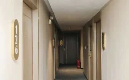 Ruize Hotel (Chongqing Jiefangbei Pedestrian Street)