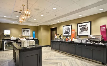 Hampton Inn & Suites Detroit/Warren