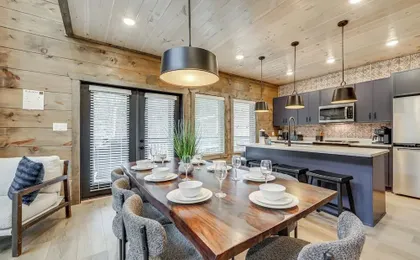 Indoor Pool, Hot Tub! 'the Smoky Luxe Retreat'