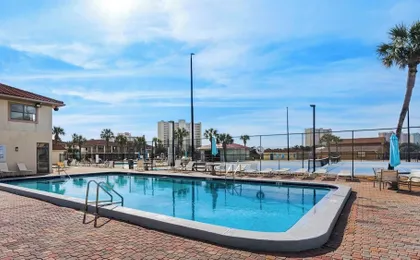 Sleeps 10, 4 Pools, Mini-golf Fun + Free Tickets: Dolphin Cruise & More!