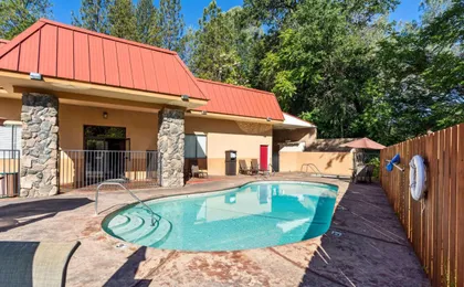 Best Western Plus Yosemite Way Station Motel