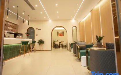Gangsha Hotel (Wuhan Caidian Economic Development Zone Zhashan Square Branch)