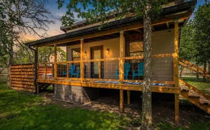 Bluebonnet Waterfront Cottage With Hot Tub