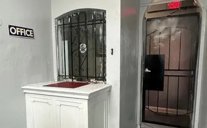Unity Hotel - No Parking & Rooms Are Upstairs