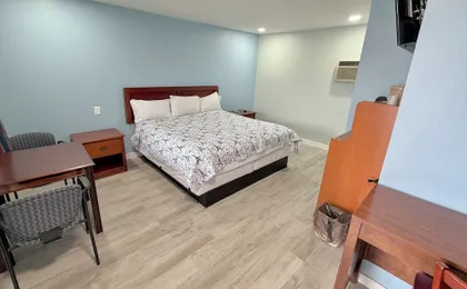 Deluxe Inn