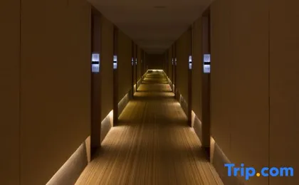 The Hidden House Hotel(Chengdu DuFu Thatched Cottage Southwest University of Finance)