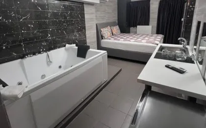 Jacuzzi Suites 2