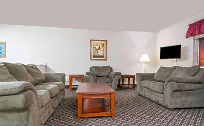 Super 8 by Wyndham Fargo/I-29/West Acres Mall