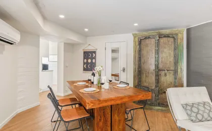 Sleeps 10, Luxe 2 Homes Malibu Hills Retreat Cielo Estate by Avantstay