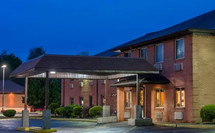 Super 8 By Wyndham Fairmont