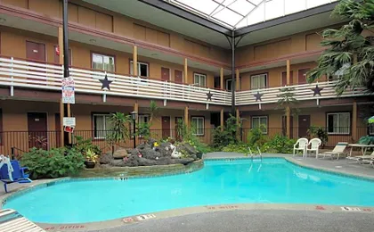 Budget Host Inn