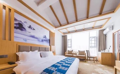 Linglong Yage Holiday Hotel (Lijiang Sanyi International Airport)