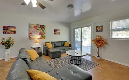 7 Mi to Busch Gardens! Family & Pet-friendly Home