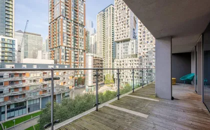 Two Bedroom Apartment in Canary Wharf