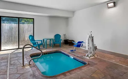 Quality Inn & Suites Manhattan