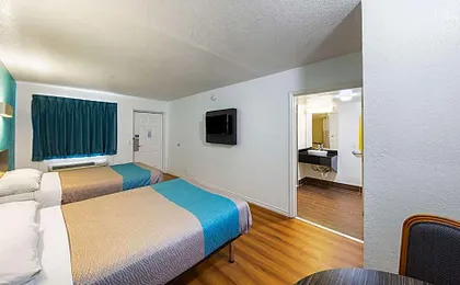 Motel 6-Grand Prairie, TX - Interstate 30